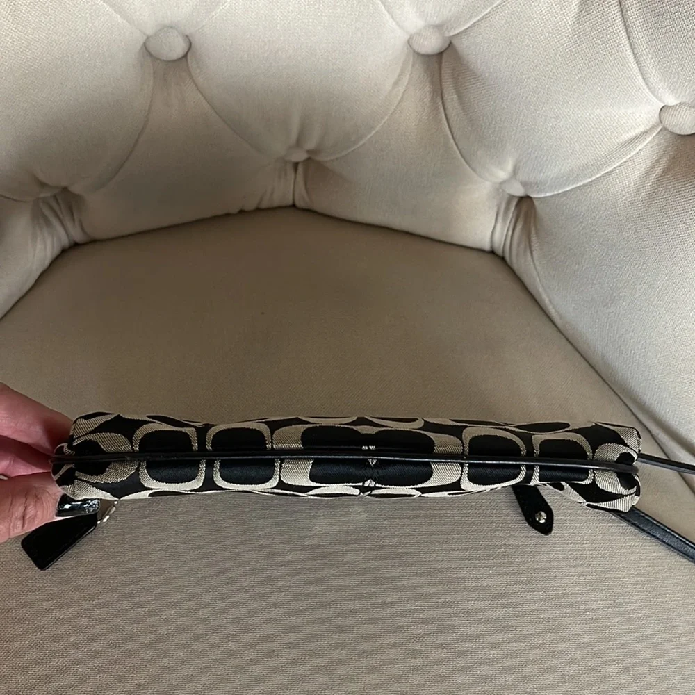 Coach black and tan jacquard logo and black leather clutch wristlet_7